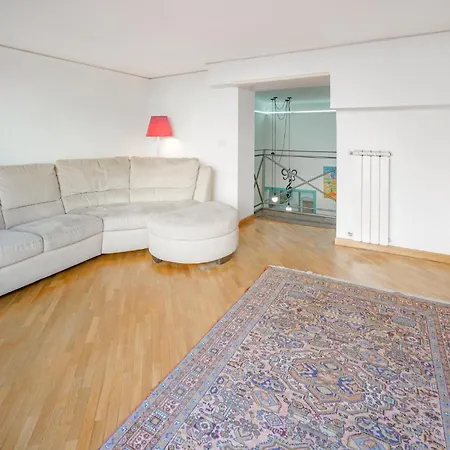 2 Bedroom Beautiful In شقة فلورنس
