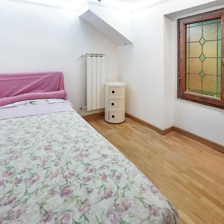 2 Bedroom Beautiful In شقة فلورنس
