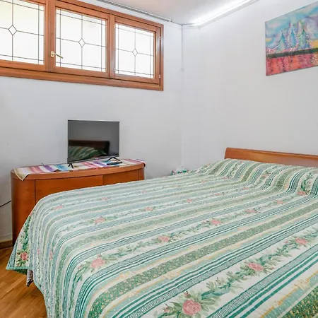 2 Bedroom Beautiful In Διαμέρισμα *